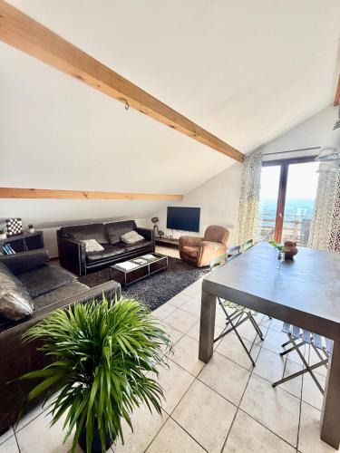 Lucinges Apartment | Coin de Paradis avec Vue Montagne