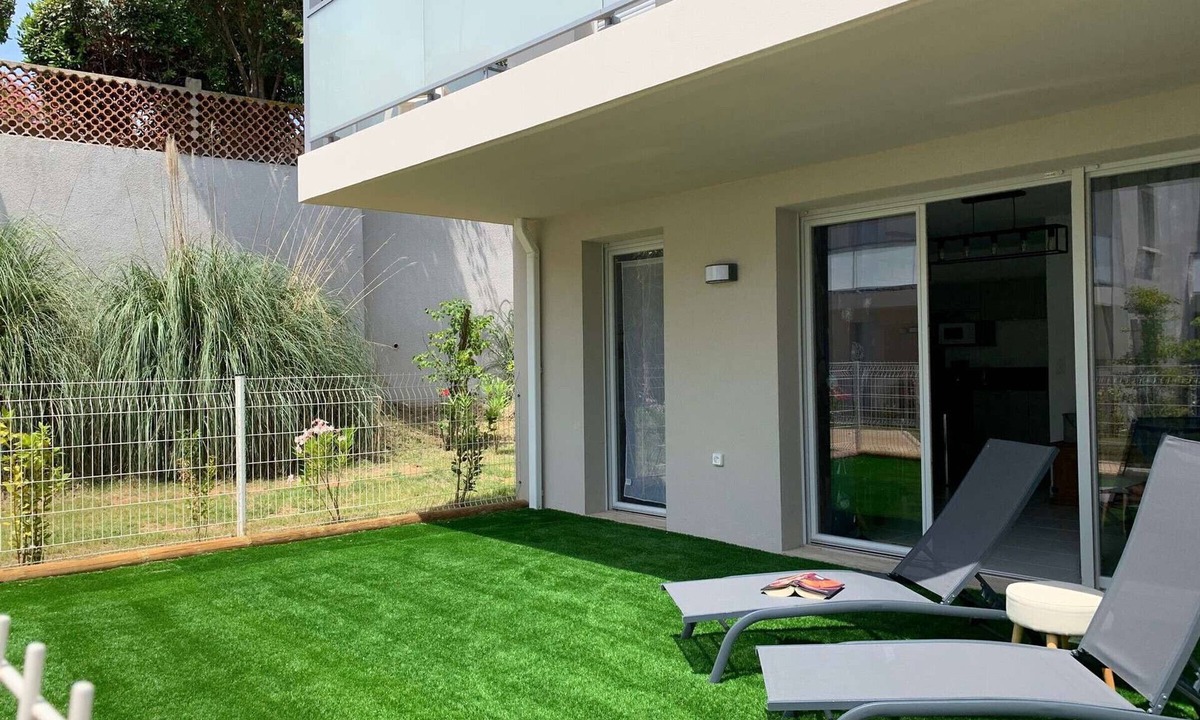 Meze Apartment | Comfort 3* near beach, air conditioning and parking in Mèze
