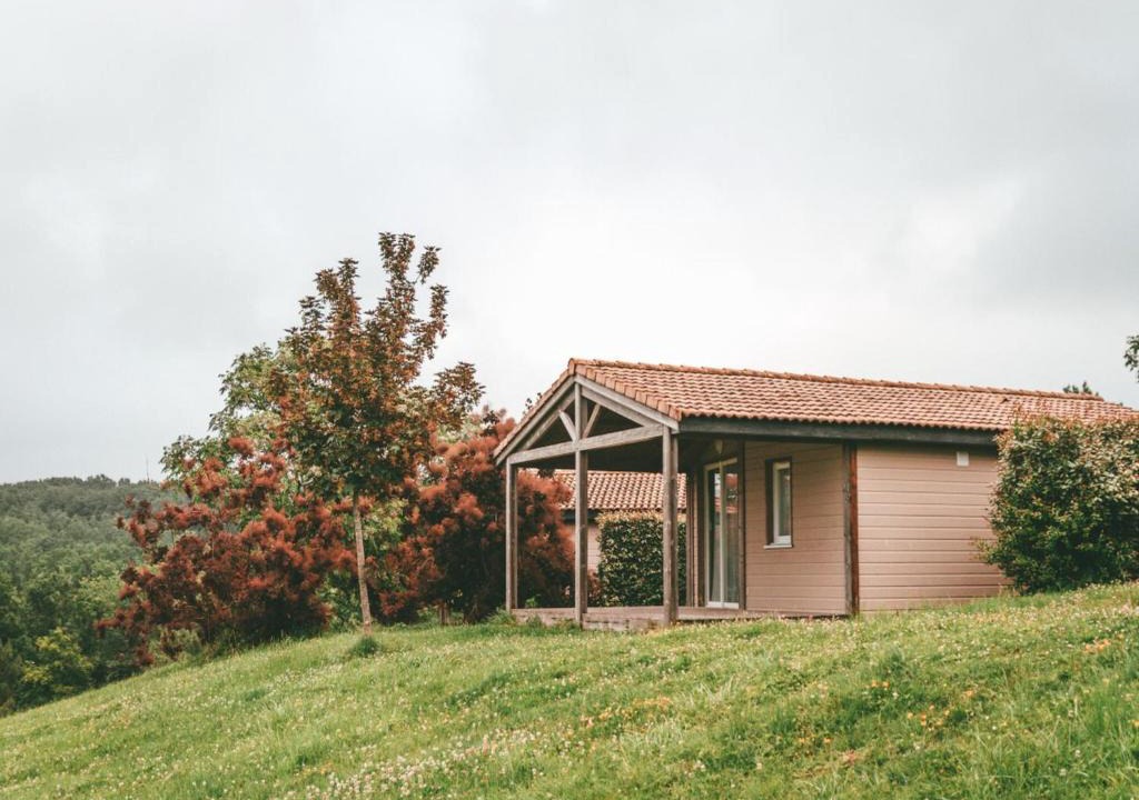 Monclar-de-Quercy House | Comfortable Cottage with Pool in Monclar