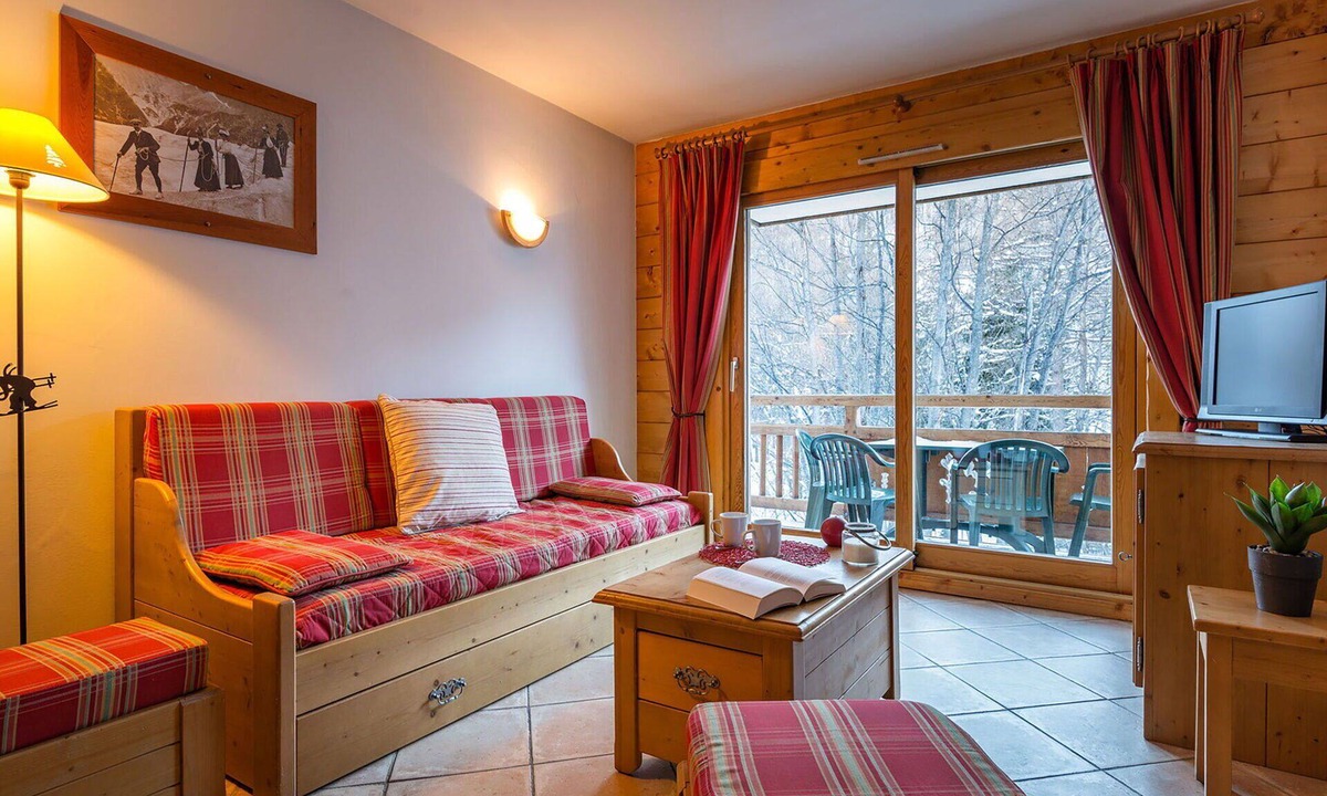 Chantemerle Apartment | Cosy apartment for 6 guests with WIFI, pool, TV, terrace and pets allowed