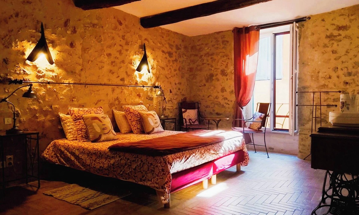 Saint-Saturnin-de-Lucian Bed & Breakfast | Cosy B&B, in the heart of the vineyards (Argelas)