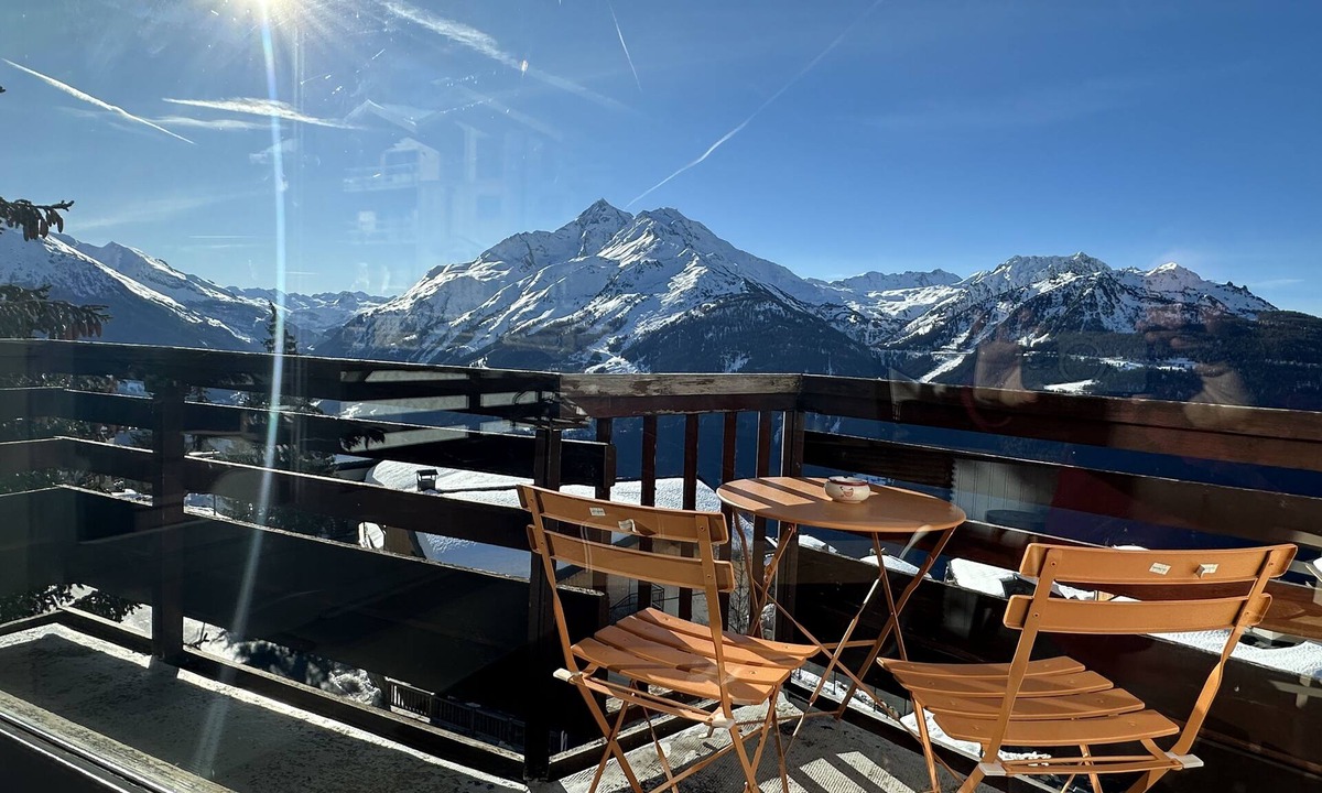 La Rosiere Apartment | Cosy refurbished 2 bedroom apartment, Sleeps 6. Close to slopes