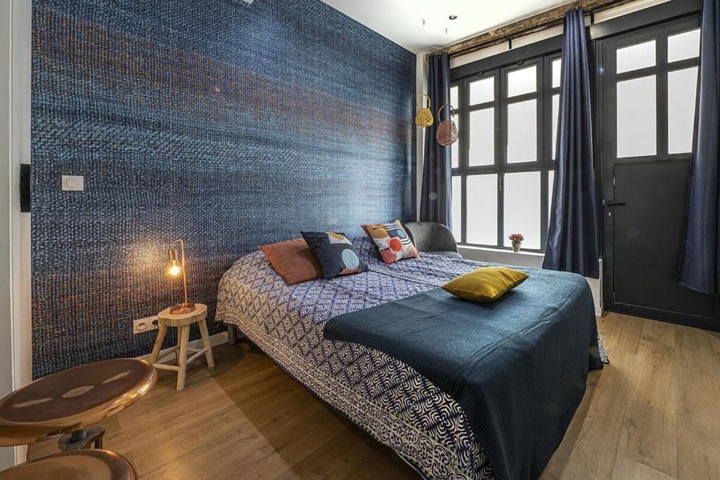 Lyon City Centre Apartment | Cosy Studio Bernard with Jacuzzi Relaxation & Style
