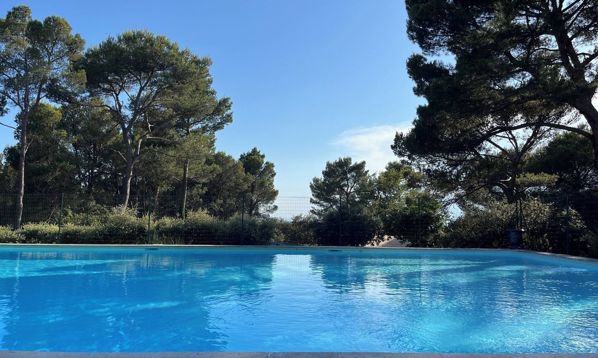 Saumane-de-Vaucluse House | Detached cottage in a Provençal estate 33 hectares, very large pool