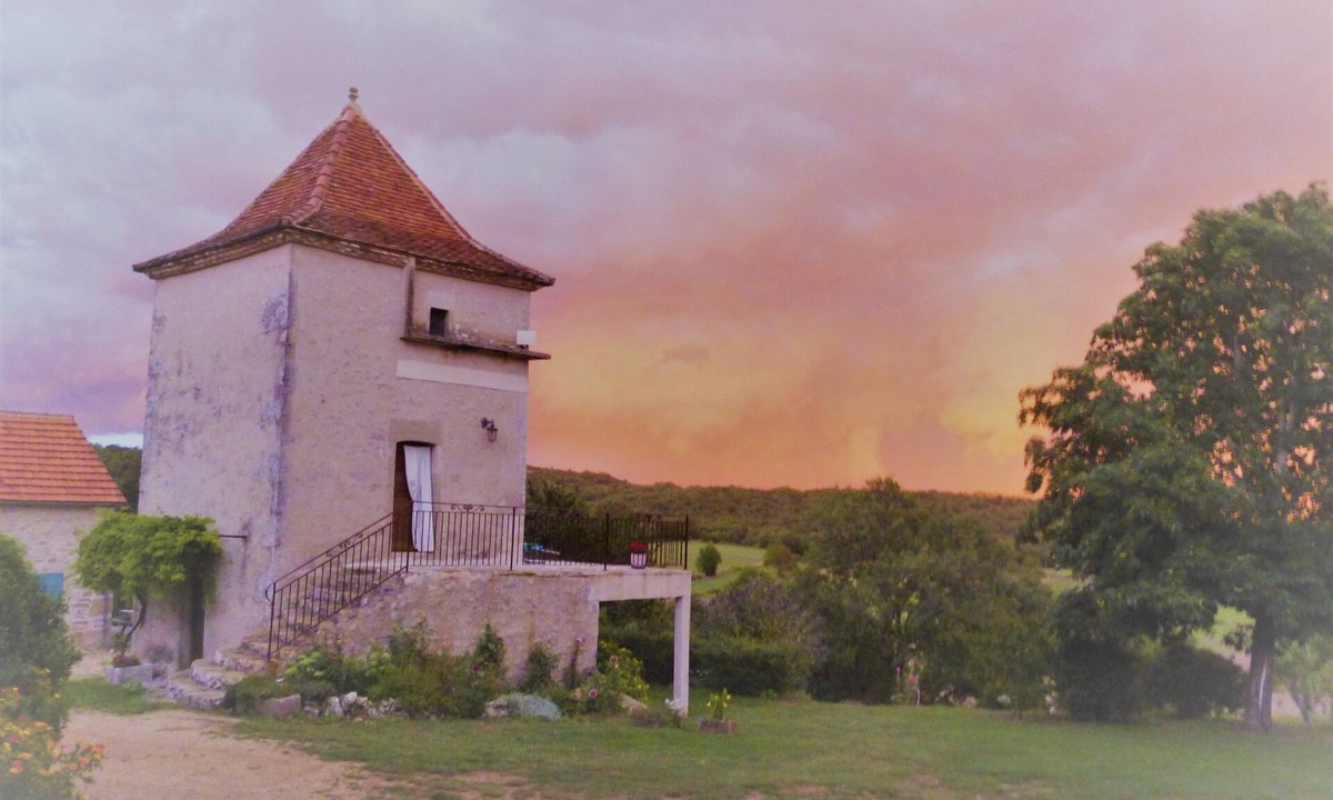 Saint-Martin-Labouval Apartment | Dovecote near Saint Cirq Lapopie