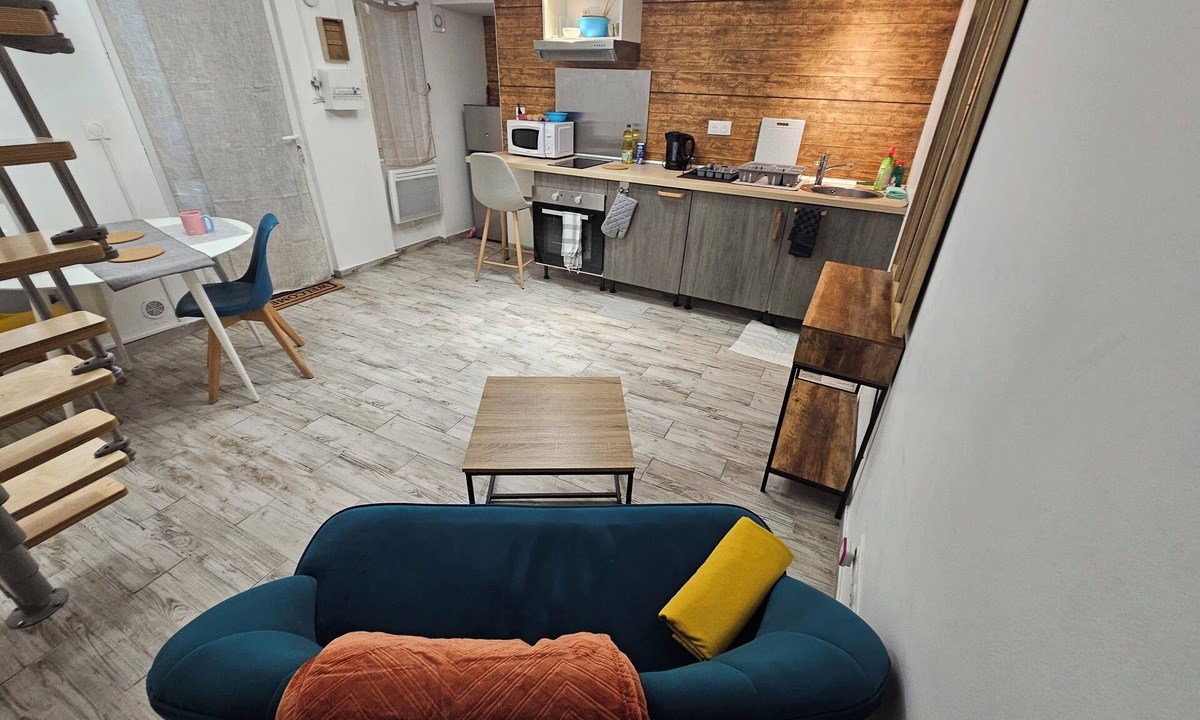 Montlucon House | Downtown duplex, 8 minutes' walk from Montluçon train station