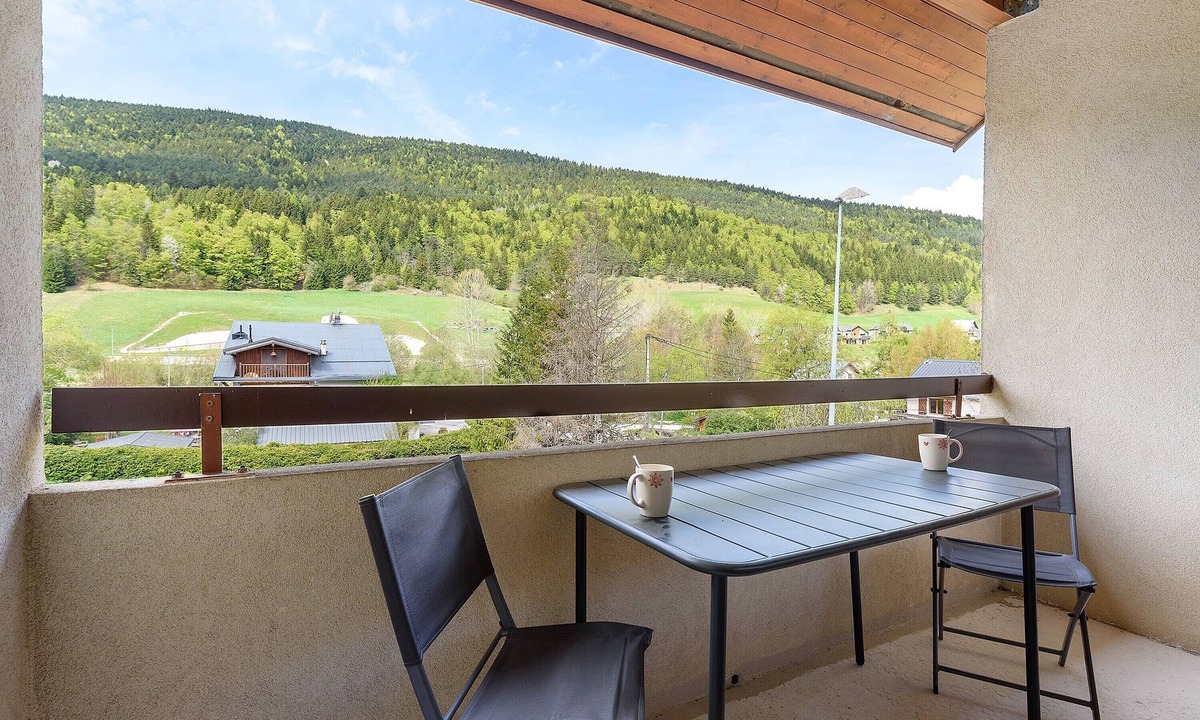 Villard-de-Lans Apartment | Elegant 'Havre de Paix' Apartment with Mountain View, Private Terrace & Wi-Fi