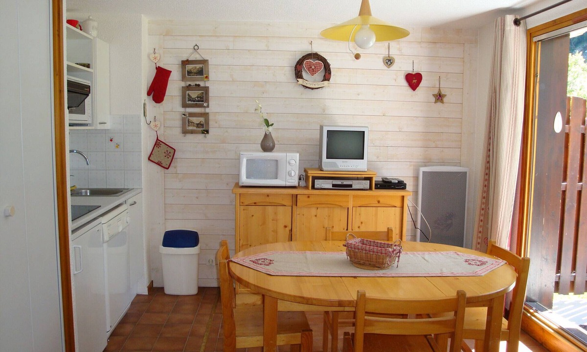 Pralognan-la-Vanoise Apartment | Family comfort near slopes, quiet in summer, Pralognan-la-Vanoise