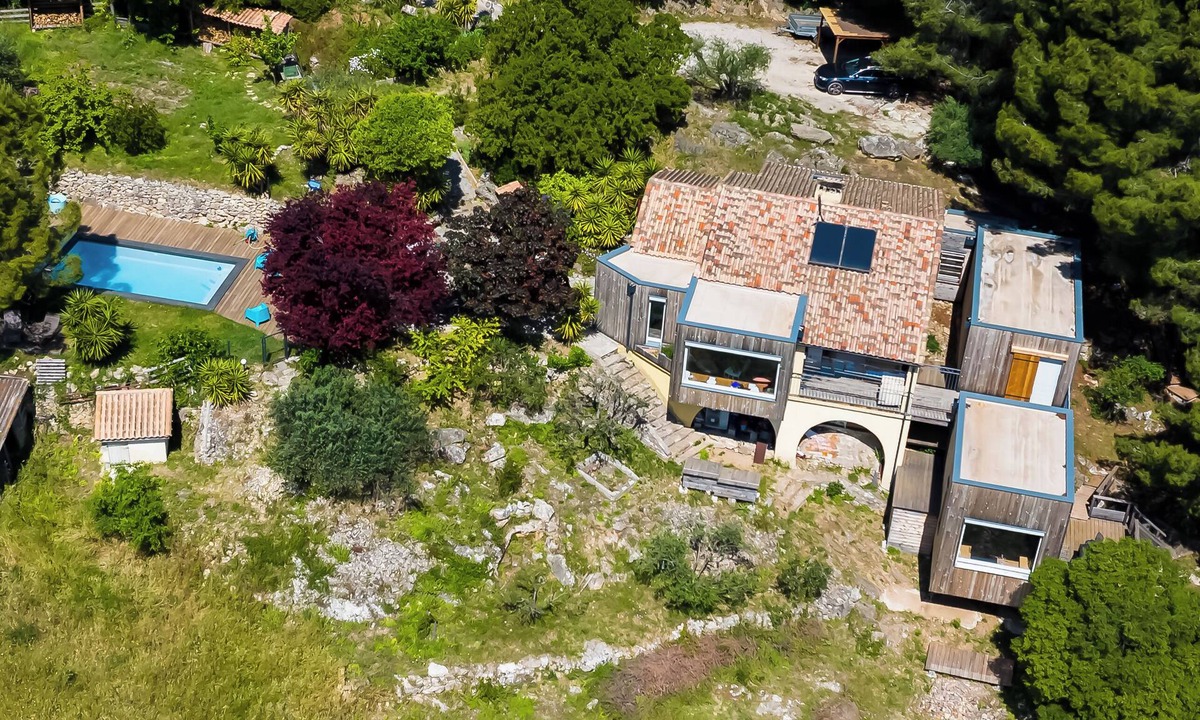 Nebian House | Family property in a green setting - 9 to 10 people