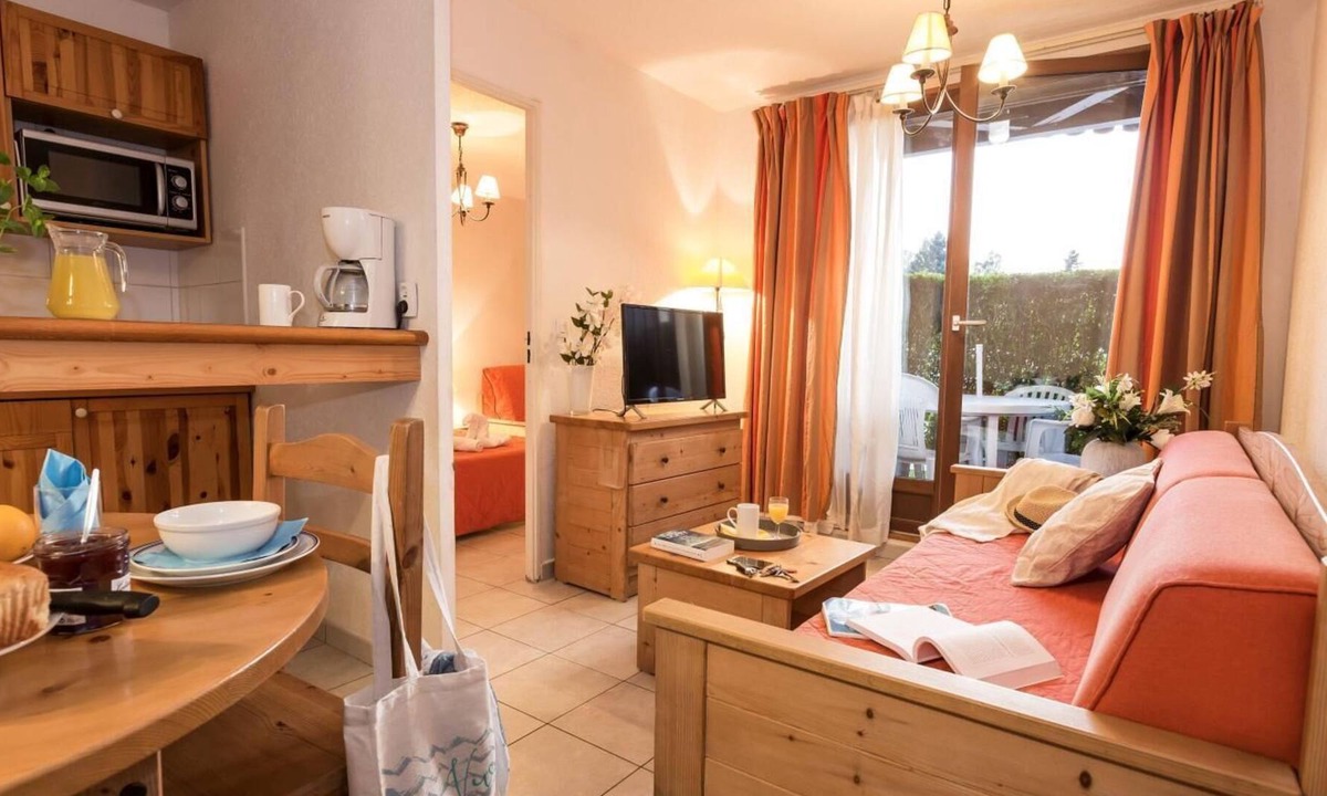 Evian-les-Bains Apartment | Fitness, swimming pool, balcony, parking, tv, 31-35m², Thollon les Mémises