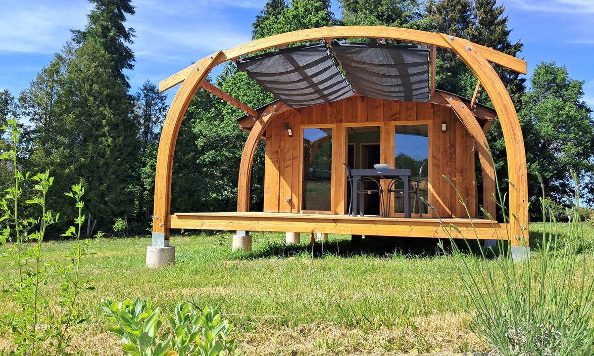 Saint-Merd-les-Oussines Cottage | Gîte Abeilles & Etoiles, Le Jardin des Abeilles
