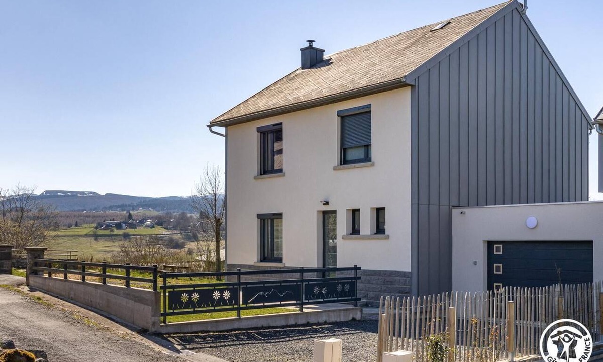 Saulzet-le-Froid House | Gîte des Marguerites - SAULZET LE FROID