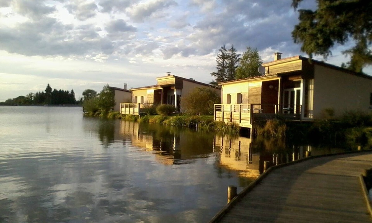 Magnac-Laval House | Gîte 6 pers. Terrace overlooking pond - Indoor swimming pool & free children's fishing