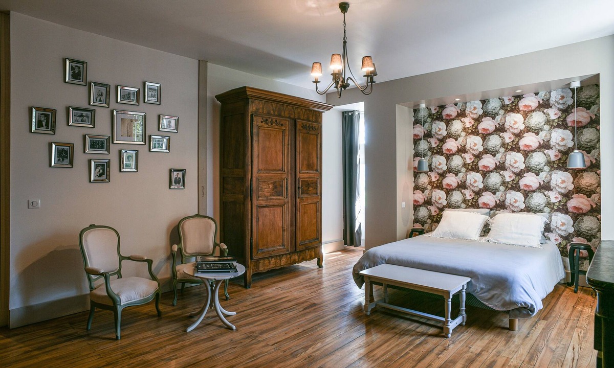 Saint-Albin-de-Vaulserre Bed & Breakfast | Guest Room “Chambre De La Fontaine” with Shared Terrace, Garden, and Wi-Fi