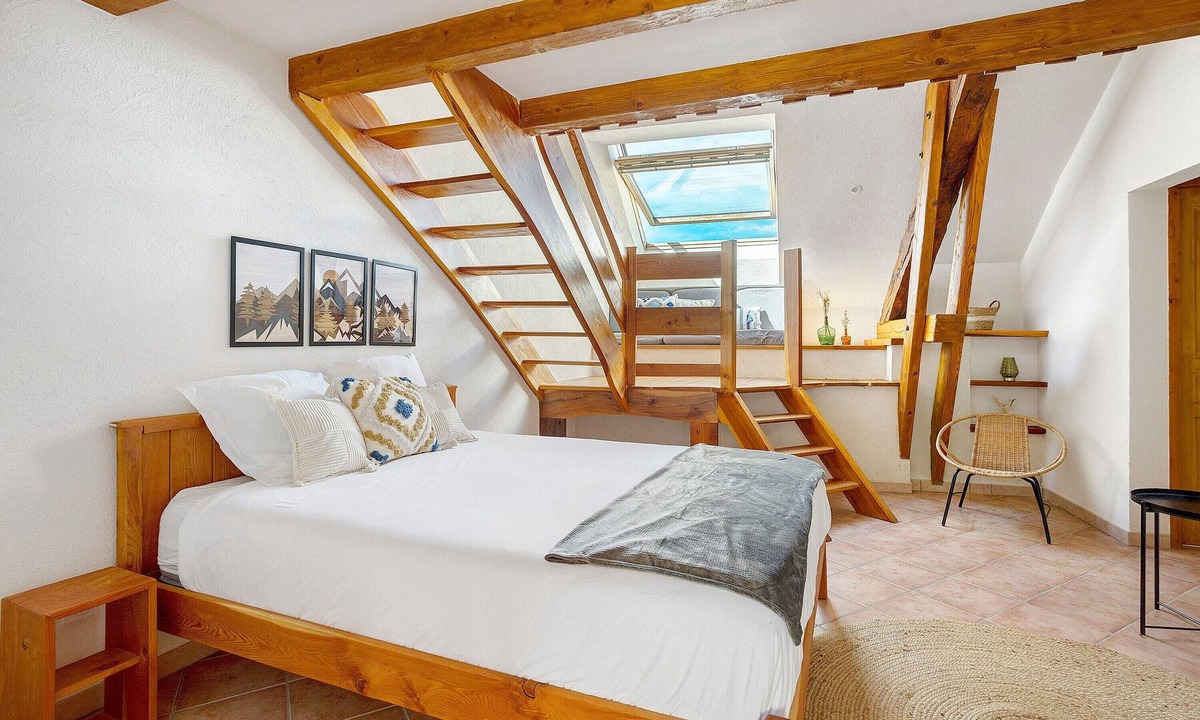 Saint-Andre-d'Embrun Bed & Breakfast | Guest Room “Écureuil - Camping Le Mont Orel” with Lake View and Shared Terrace