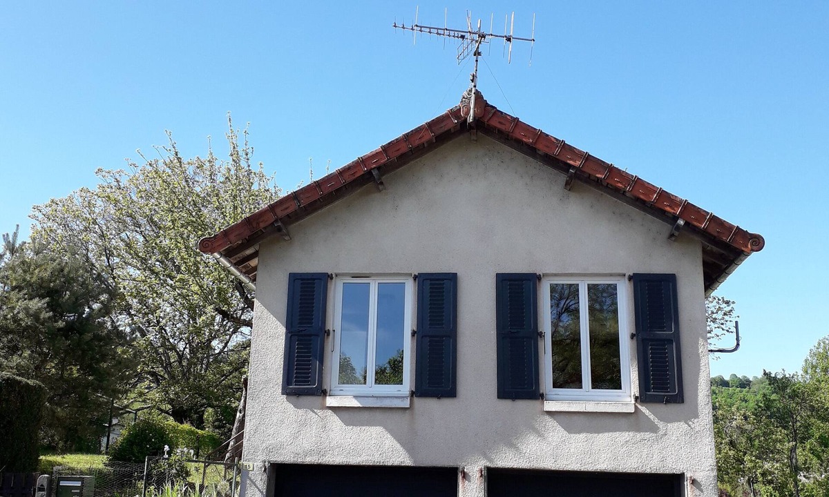 Arpajon-sur-Cere House | Holiday cottage for two.