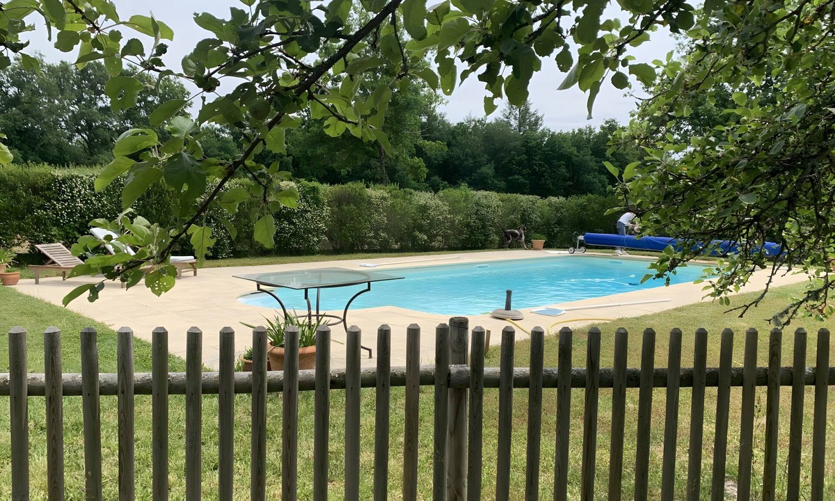 Salbris House | Holiday Home 'Le Pré des Fées' with Lake View, Private Pool and Garden