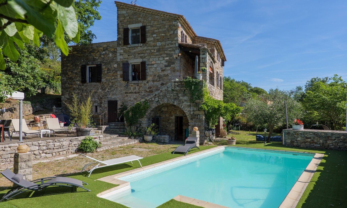 Les Assions House | Holiday Home "Mas de Jallet" with Hill Views, Private Pool and Wi-Fi
