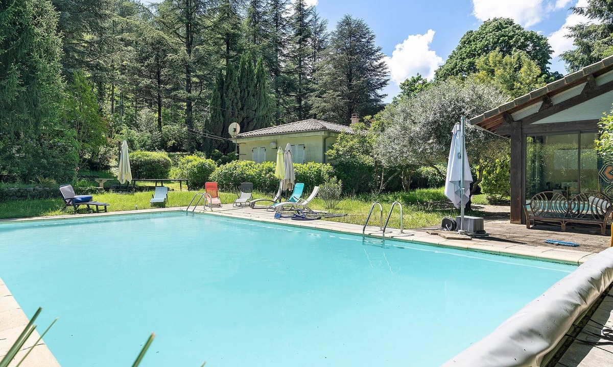Jaujac Villa | Holiday Home with Park, Private Pool, Wi-Fi, and Air Conditioning in Jaujac
