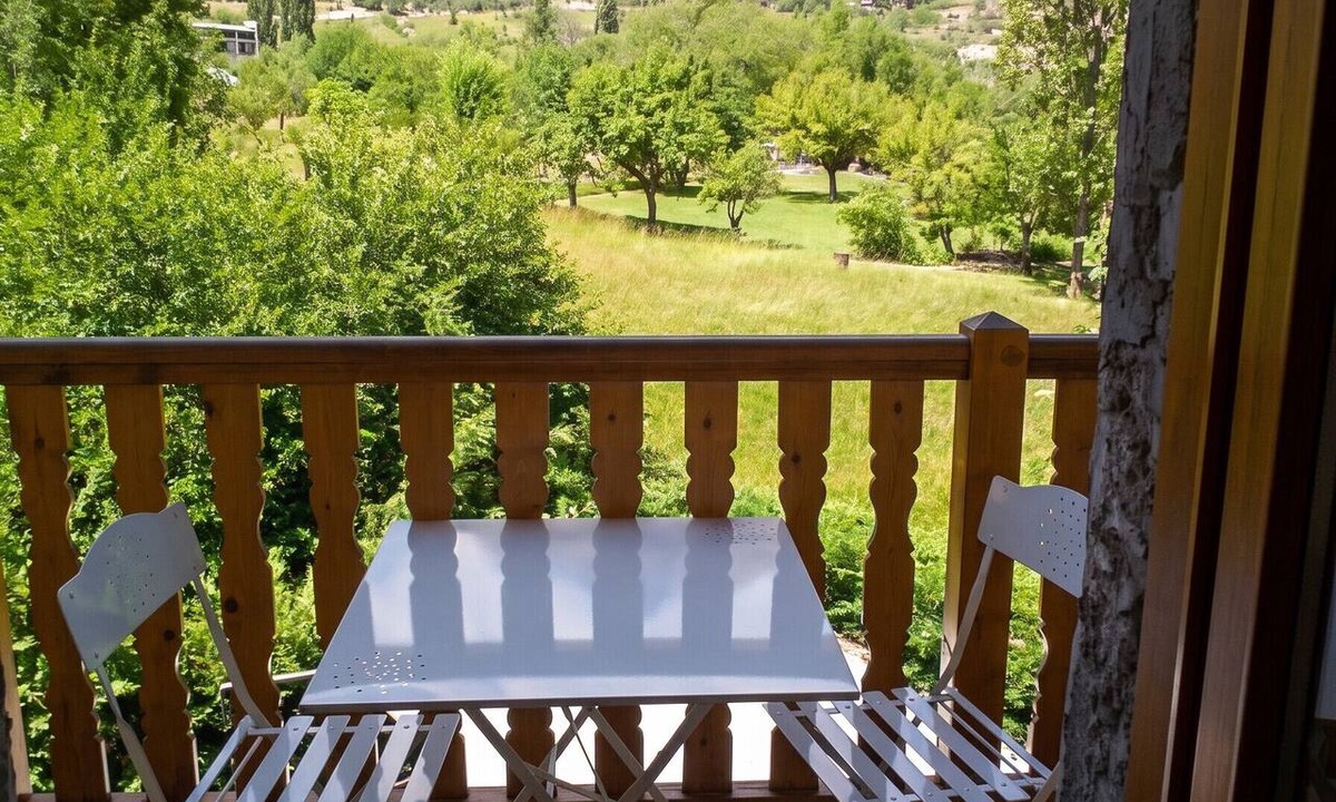 Chateauroux-les-Alpes Apartment | Homerez - Apartment Châteauroux-les-Alpes