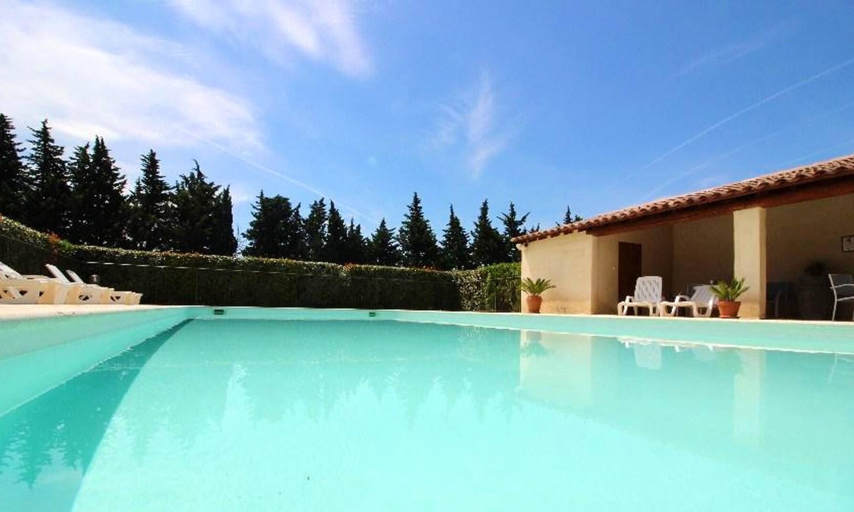 Monteux Apartment | Homerez - Apartment for 5 pers. with access to pool and garden in Monteux