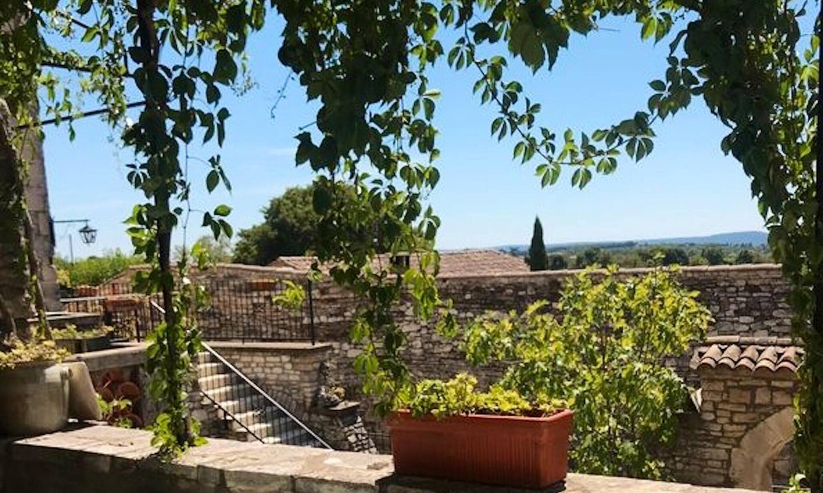 Orgnac-l'Aven House | Homerez - Property for 5 ppl. with shared pool and garden at Orgnac-l'Aven