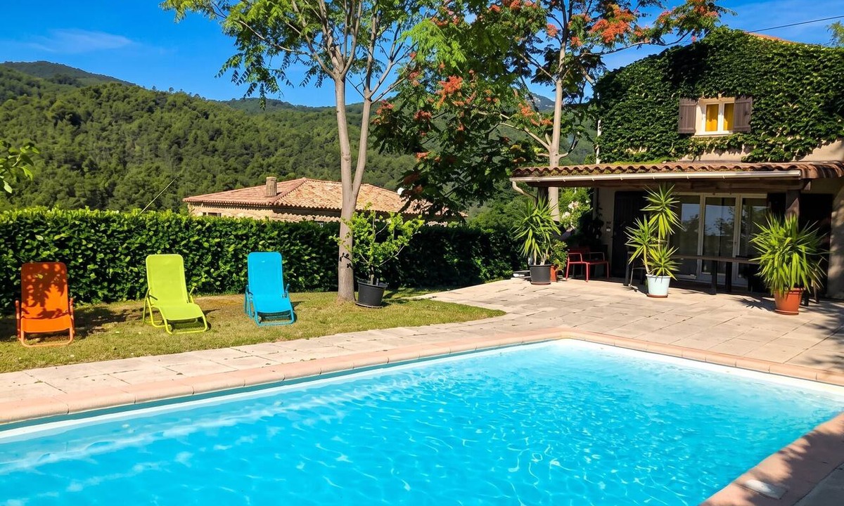Rocher Villa | Homerez - Villa in Rocher, pool & mountain view