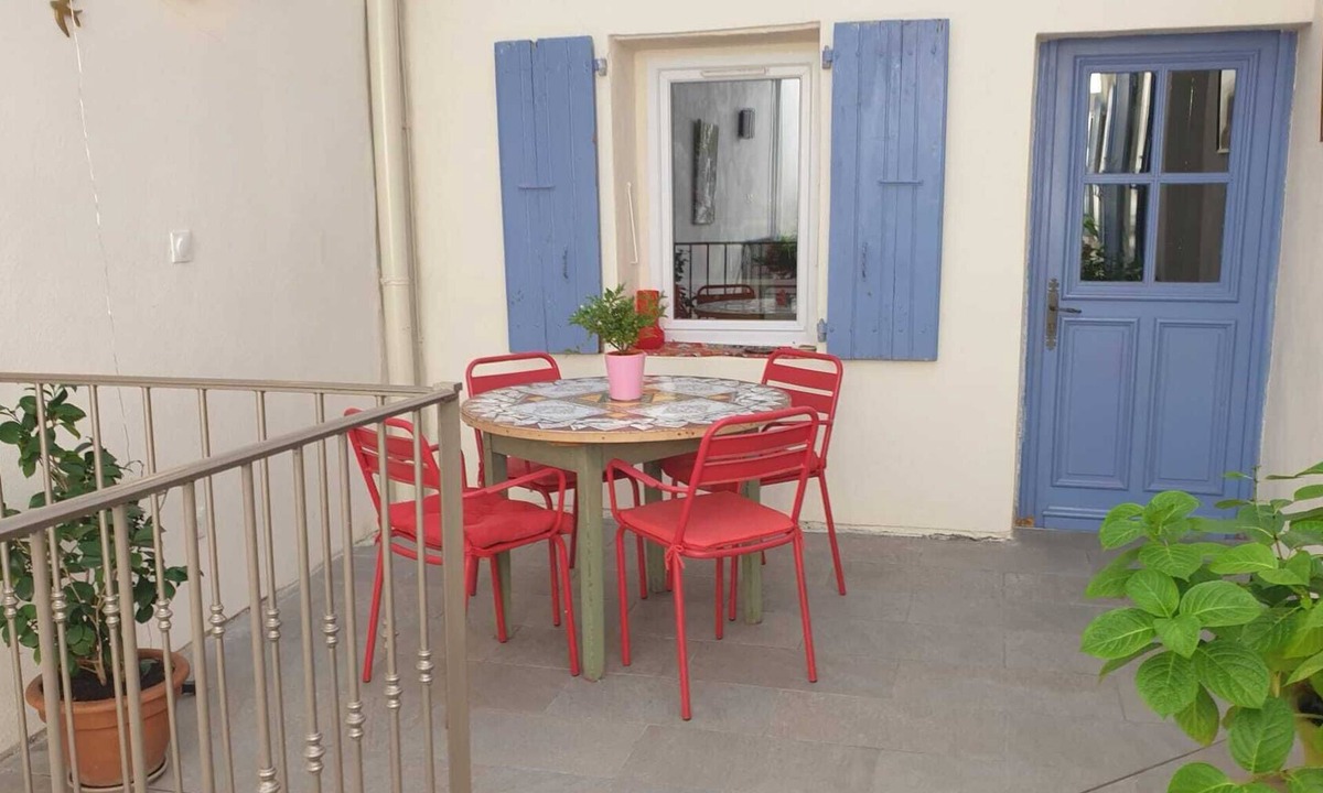Les Vans House | House Centre bourg, 2 bedrooms opening onto quiet terrace, river 1km away