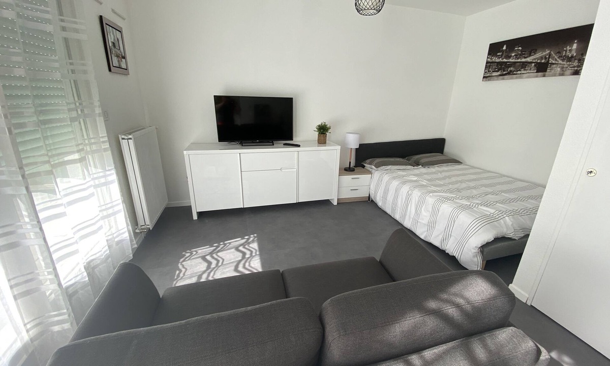 Blatin Apartment | Hyper center apartment refurbished/private covered parking/terrace and WIFI