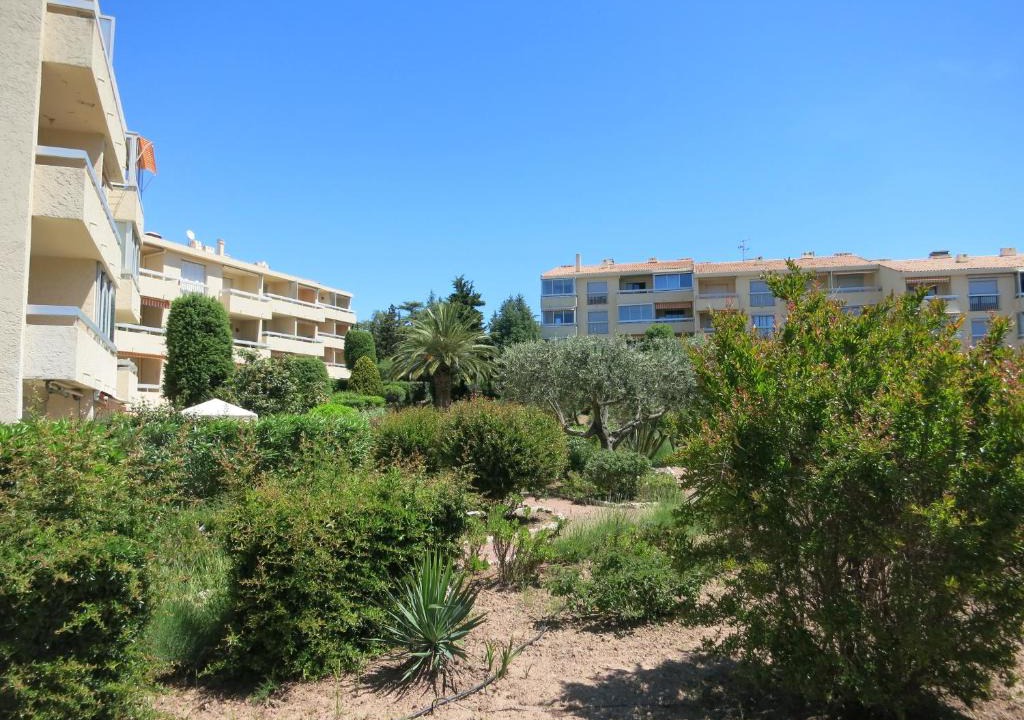Le Dramont Apartment | Joli studio A front de mer