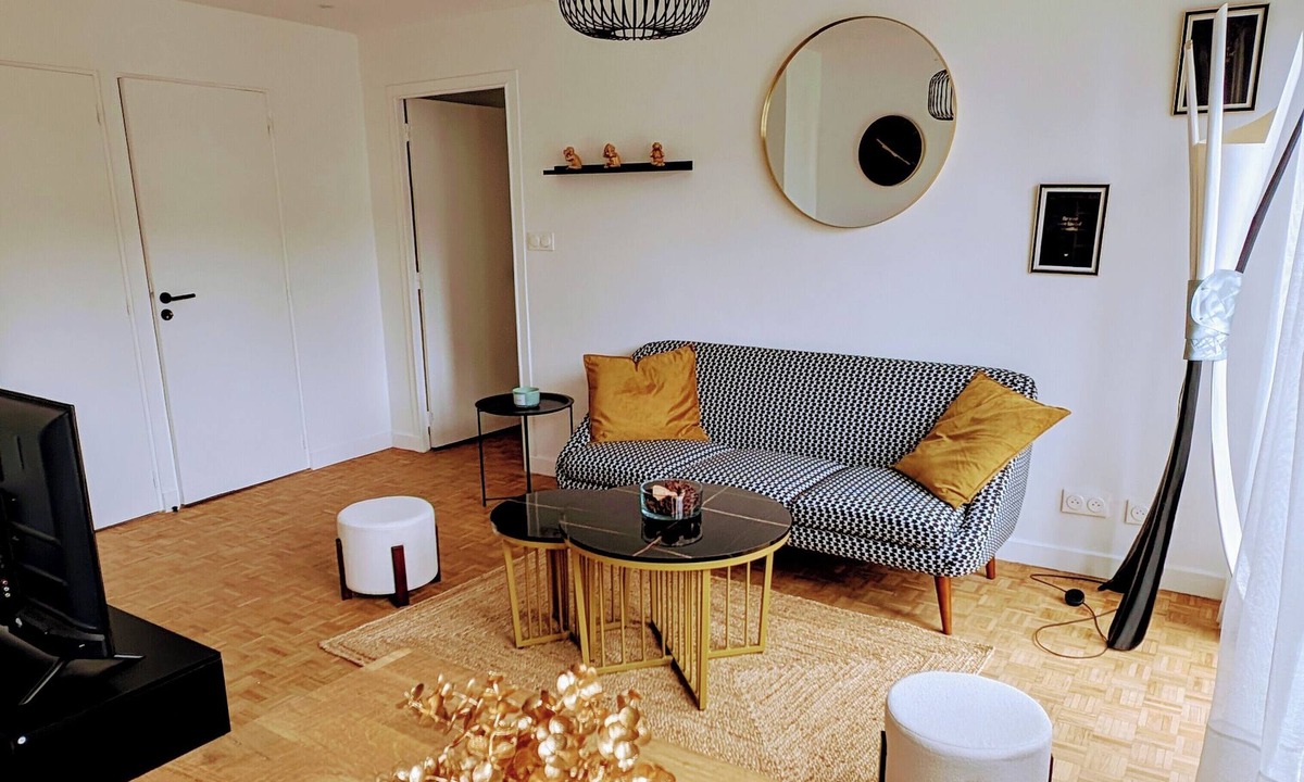Montjuzet Apartment | L'appart le 19, 2 bedrooms, near center, cathedral view