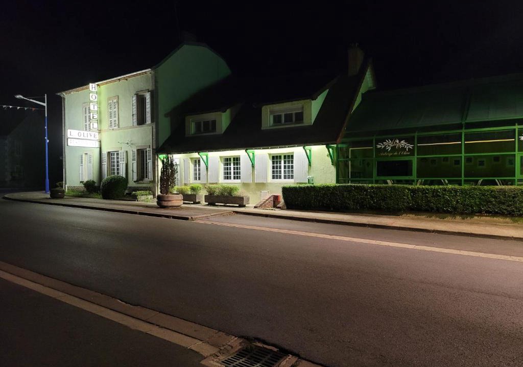 Dompierre-sur-Besbre Hotel | L'AUBERGE DE L'OLIVE