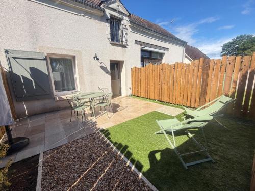Chailles House | L'Olivier - élégant gîte avec terrasse