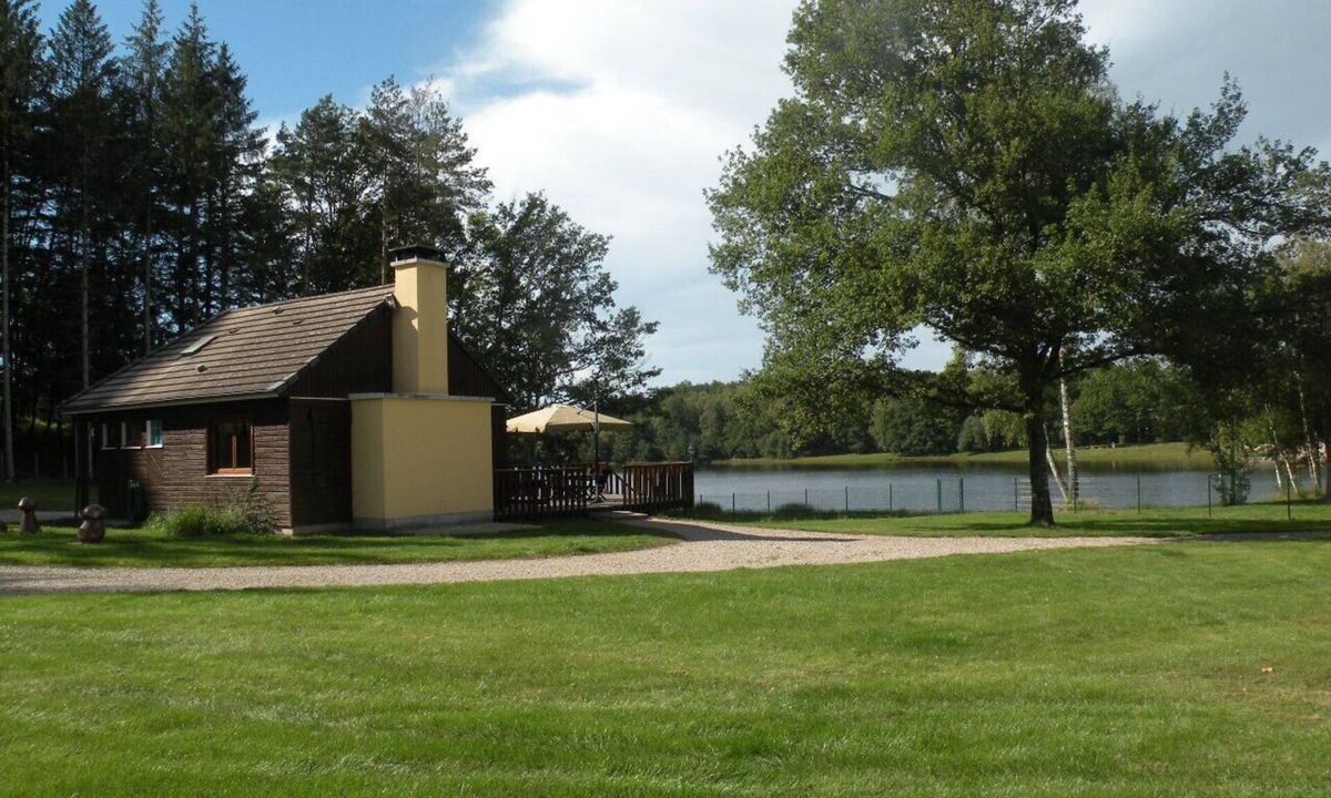 Servieres-le-Chateau Ski Chalet | Lakeside cottage