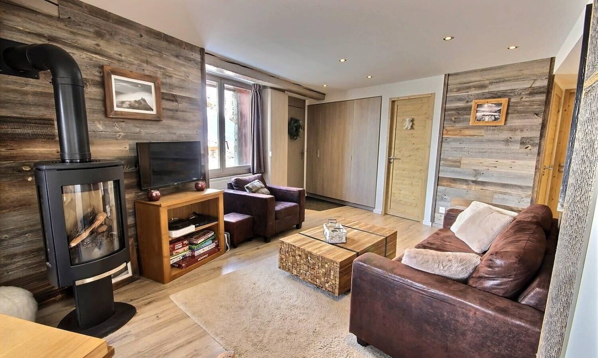 Montalbert Apartment | Le Bouquetin 8 person, 50m from slopes, in the heart of the village