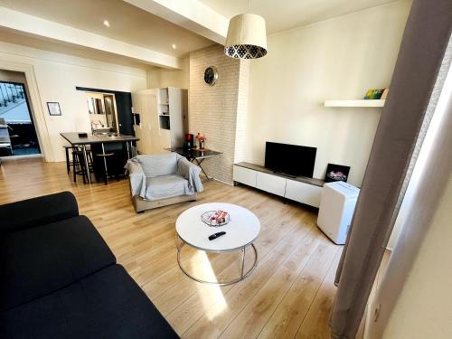 Bourg-les-Valence Apartment | Le bureau du Maire