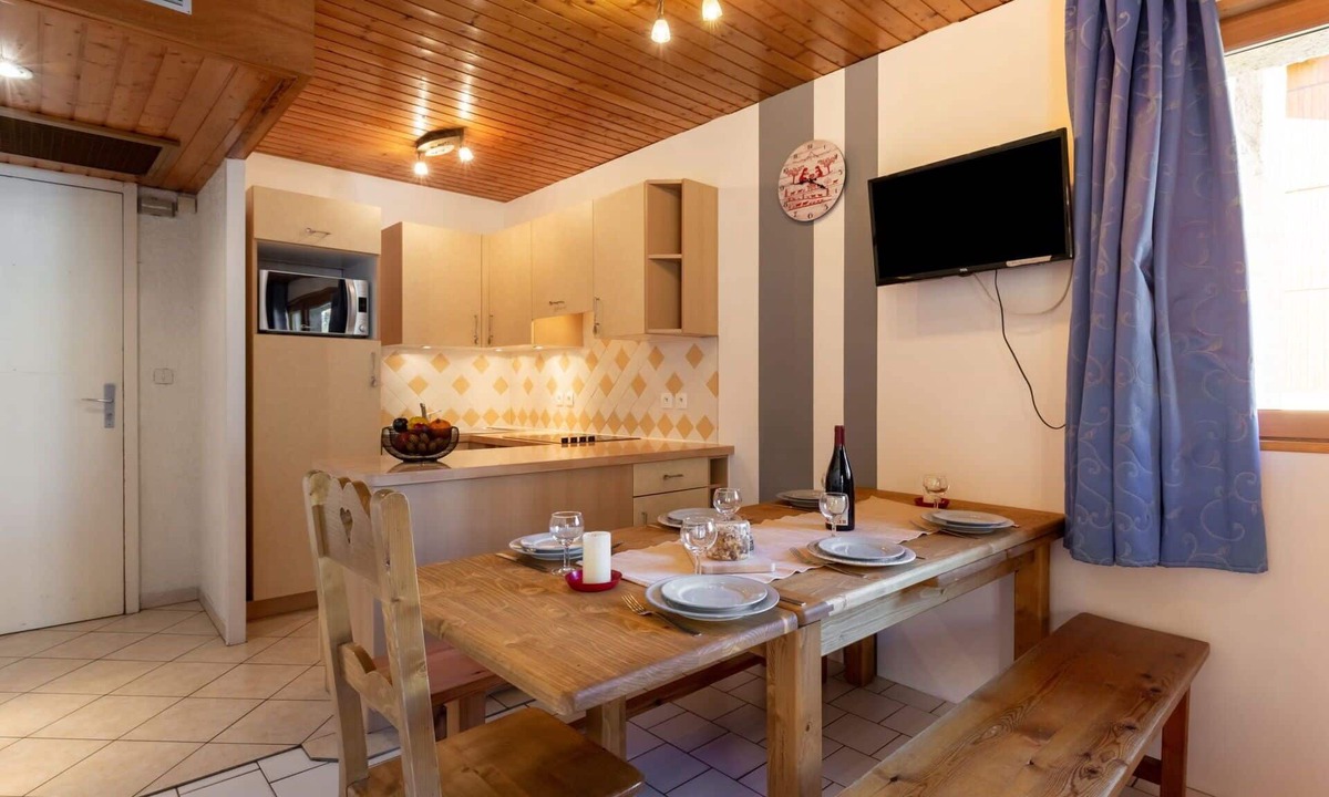 Tignes Apartment | Lovely apartment for 7 guests with WIFI, TV and balcony