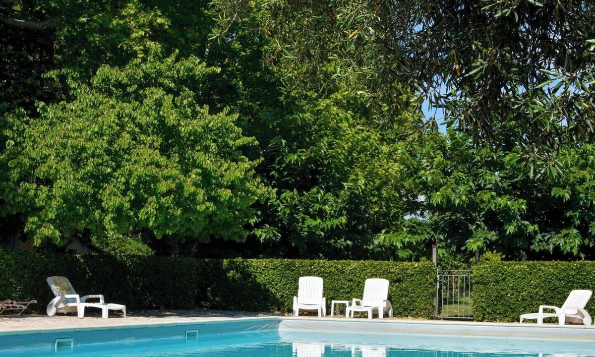 Graveson Apartment | Magnificent apartment in 18th century Priory, with swimming pool and lush grounds