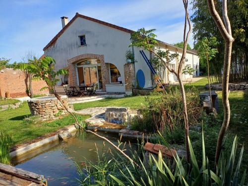 Montlucon House | Maison chaleureuse proche de Montluçon avec un grand jardin