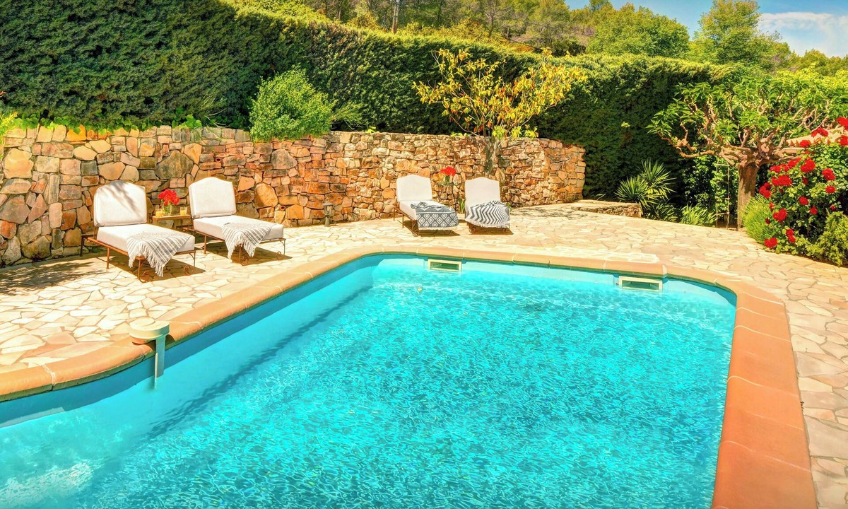 Cotignac House | Maison Lou Amourier - Provence house for 6, pool & garden - OVO Network