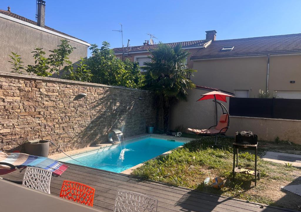 Buers Villa | Maison moderne et spacieuse avec piscine