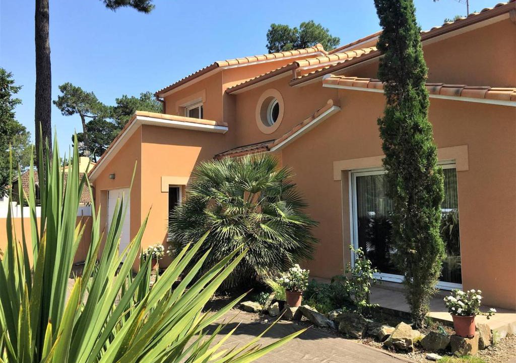 Saint-Brevin-l'Ocean House | Maison spacieuse près de la mer à Saint-Brevin, 8 pers, jardin, WiFi, jeux, parking, bébé. - FR-1-392-126
