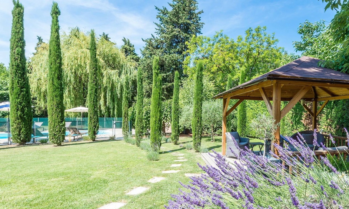 Carpentras Other | Mas 4 étoiles - (5 bdrms) de luxe with heated pool in an idyllic garden