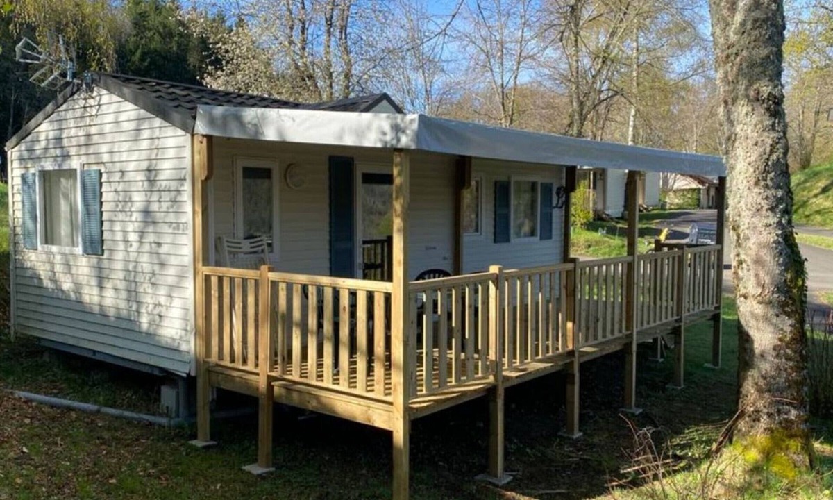 Vic-sur-Cere House | Mobile home in Vic-sur-Cère with terrace, 2 bedrooms