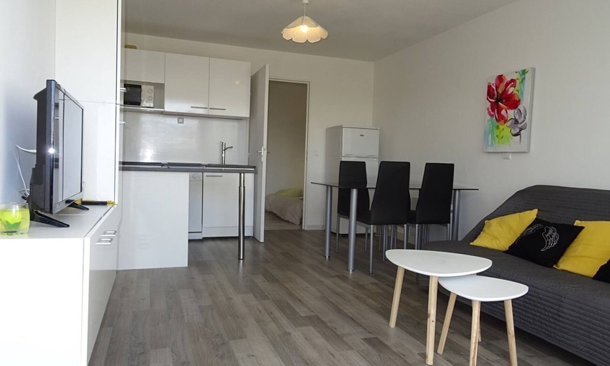 Palavas-les-Flots Apartment | Modern 2-BR Apartment with A/C, Parking, Pool - Steps from Beach & Center