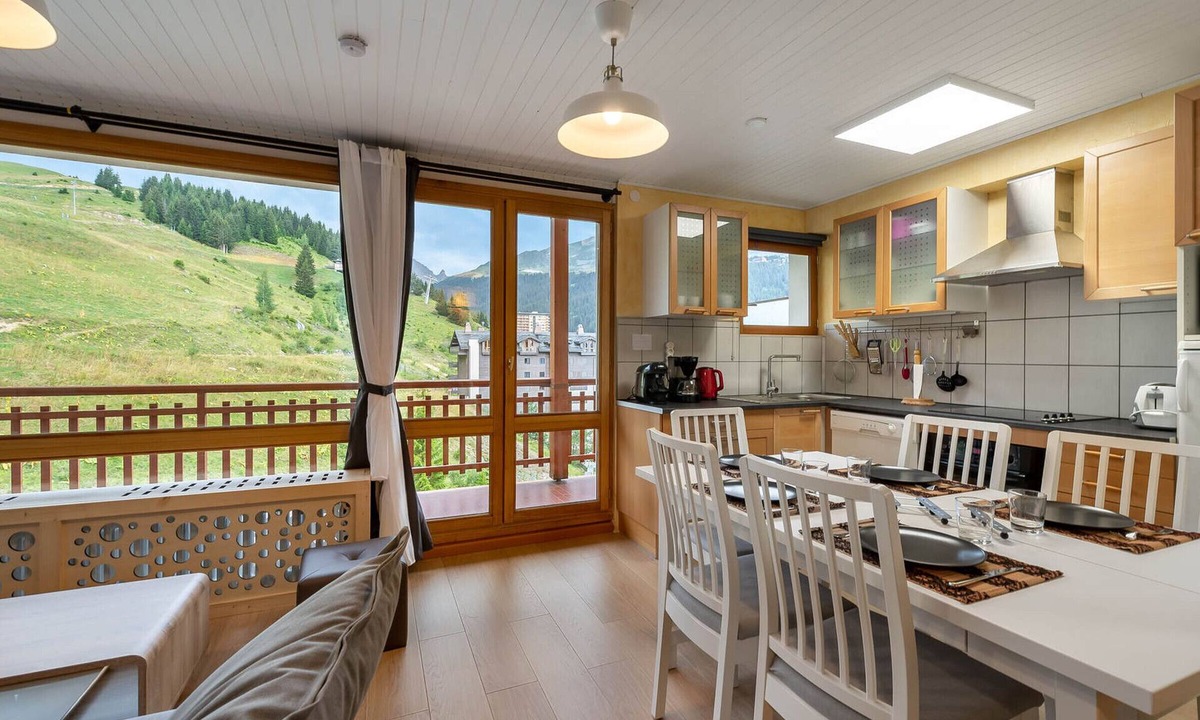 Courchevel Apartment | Modern apartment with balcony, wifi, slope access in Courchevel
