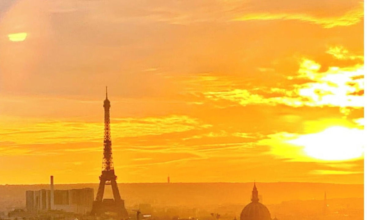 Pigalle Apartment | Montmartre Flat With Eiffel Tower View