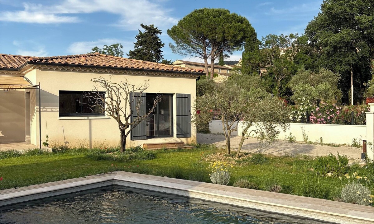 Sablet House | NEW 2026:COMFORTABLE AIR-CONDITIONED HOUSE, PRIVATE POOL, CLOSE TO THE VILLAGE