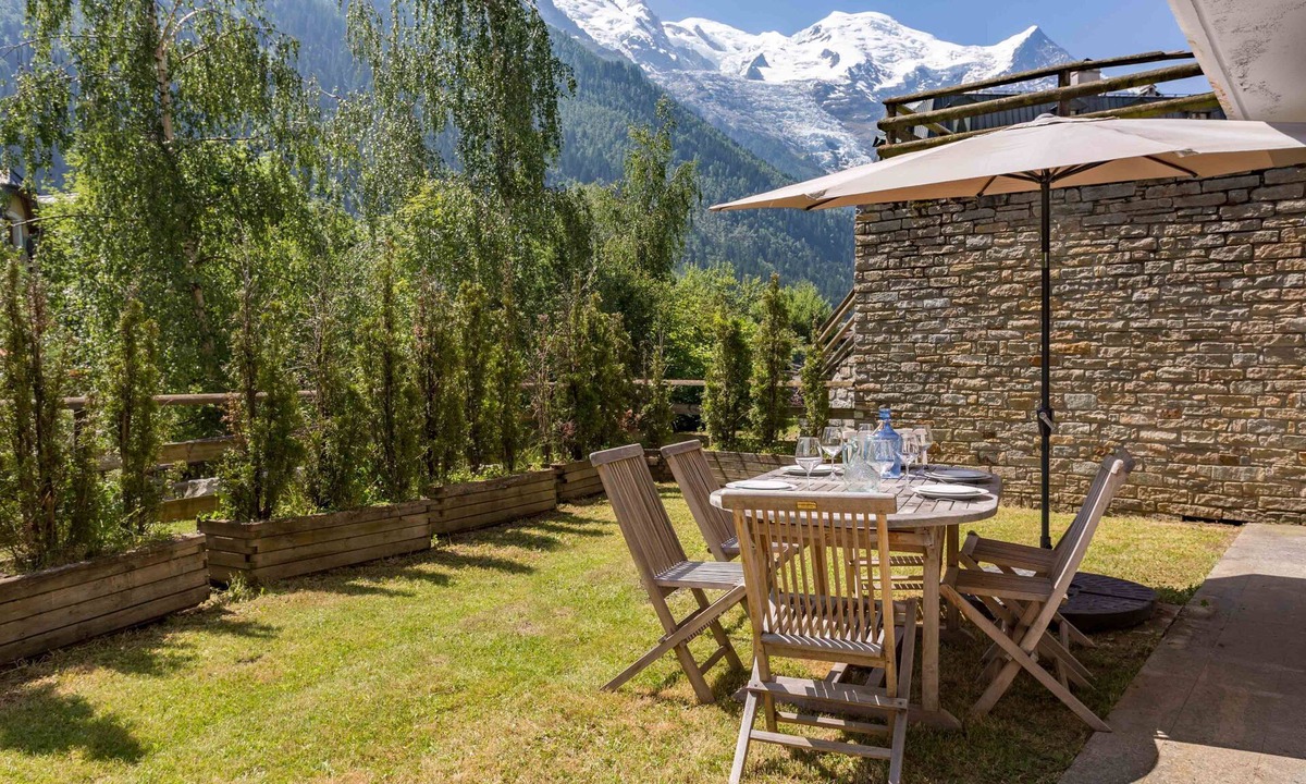 Chamonix City Centre Apartment | Pothecary apartment - an apartment that sleeps 8 guests in 3 bedrooms