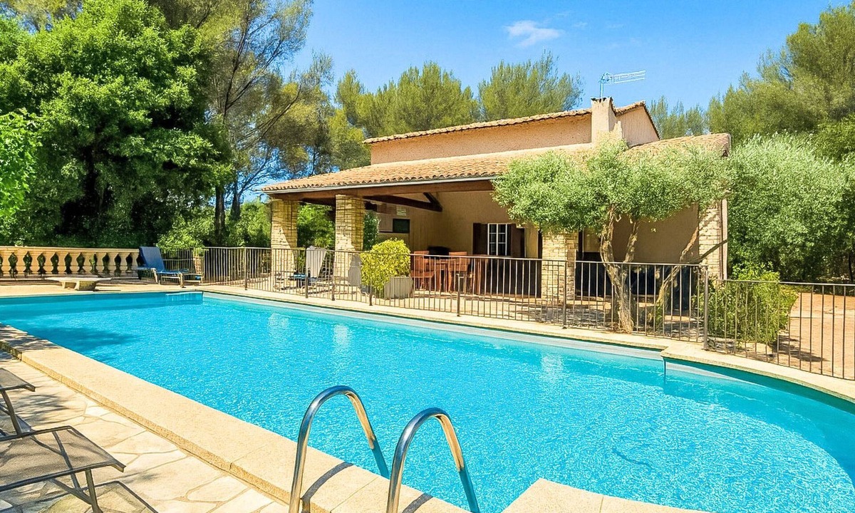 Grans House | Provence 5 pers 2 Zimmer Schwimmbad Tennis by Interhome